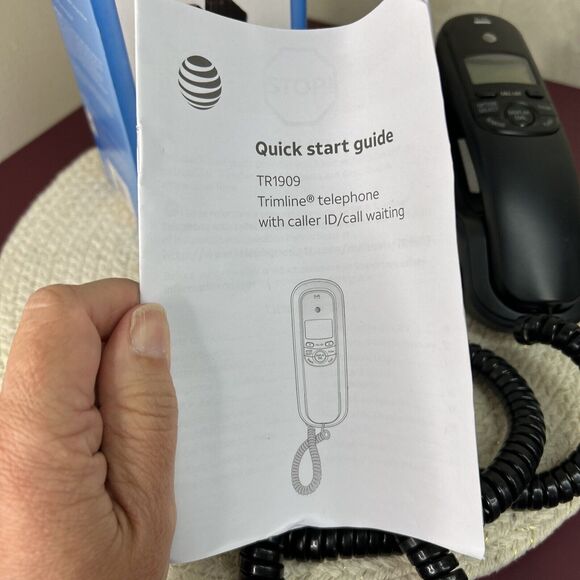 AT&T Trimline Corded Telephone Caller ID Call Waiting 13 Number Memory Black - Picture 7 of 8